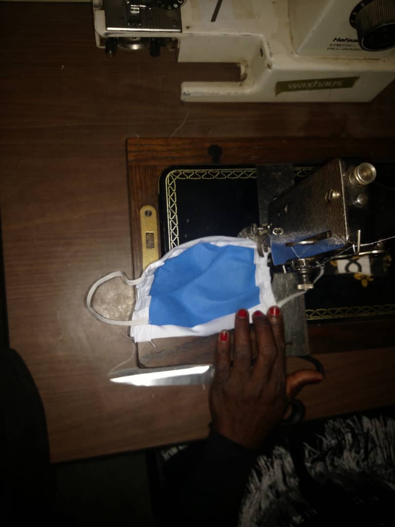 Naaiatelier maakt Mondmaskers